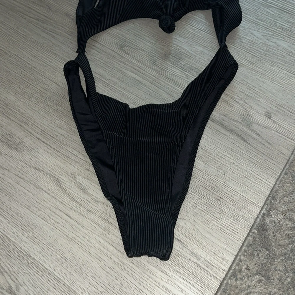 Frankies Bikinis like new